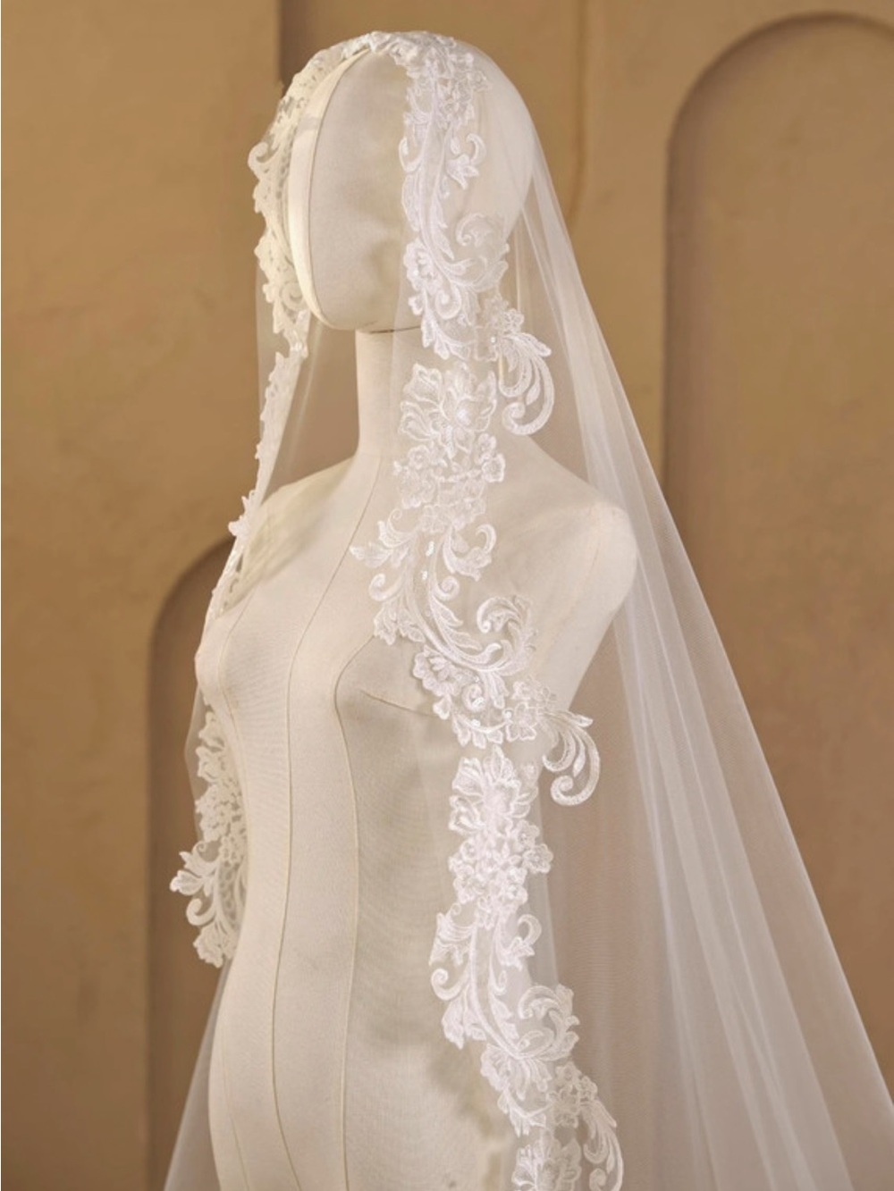 Classic White Lace-Edged Bridal Veil